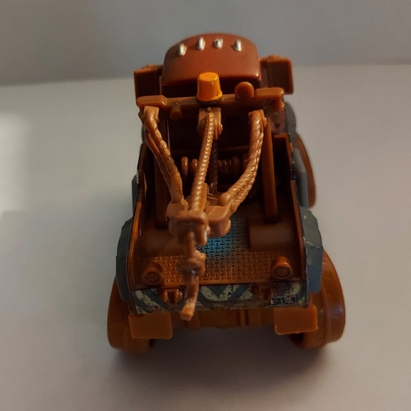 Disney/Pixar Cars 3 Mattel Oversized XRS Mud Racing Tow Mater Thunder Hollow - Picture 7 of 7